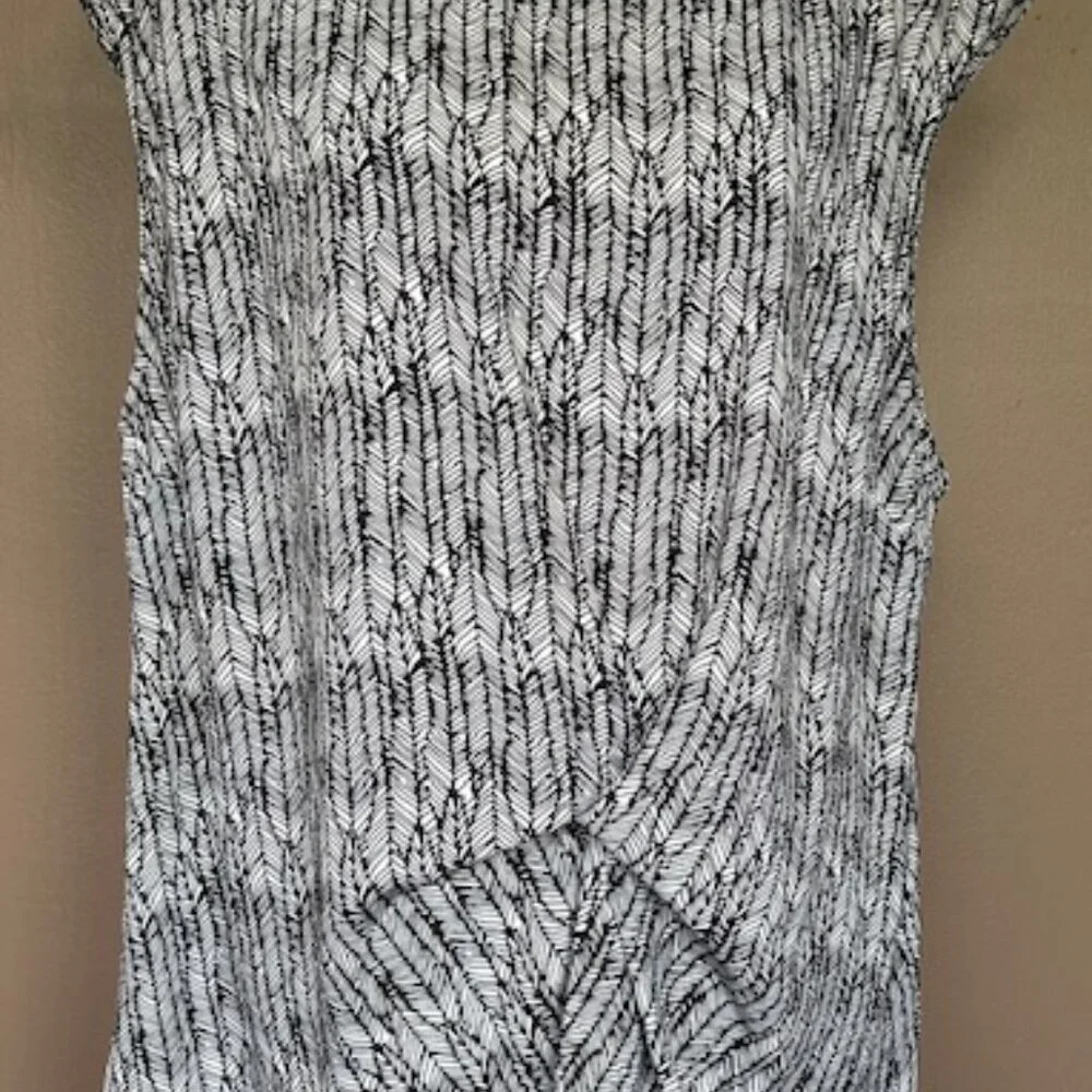 LTS capsleeve black & white print polyester relaxed fit size 18T blouse - Picture 3 of 5